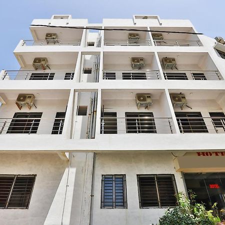 Oyo 18807 Vrajbhoomi Hotel Somnāth Buitenkant foto
