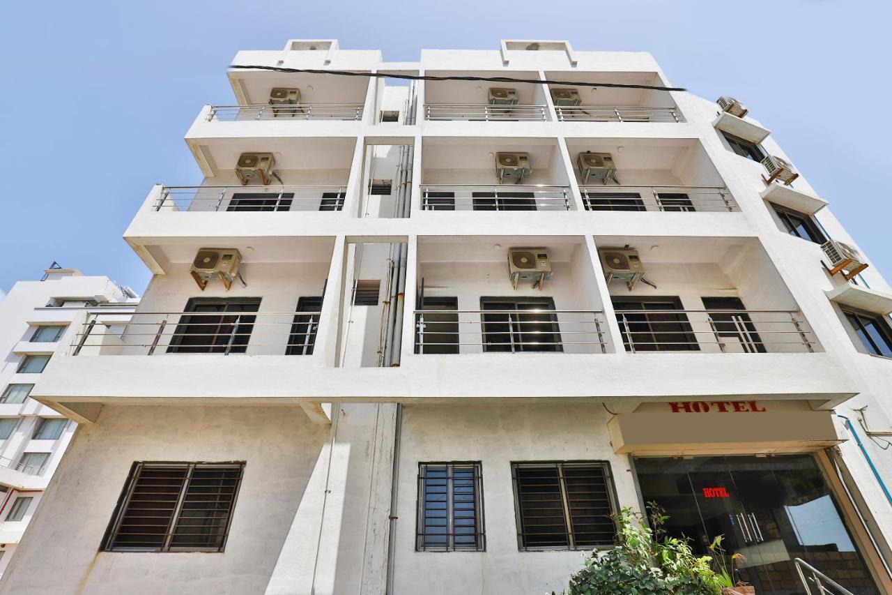 Oyo 18807 Vrajbhoomi Hotel Somnāth Buitenkant foto