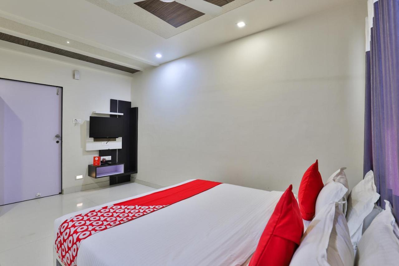 Oyo 18807 Vrajbhoomi Hotel Somnāth Buitenkant foto
