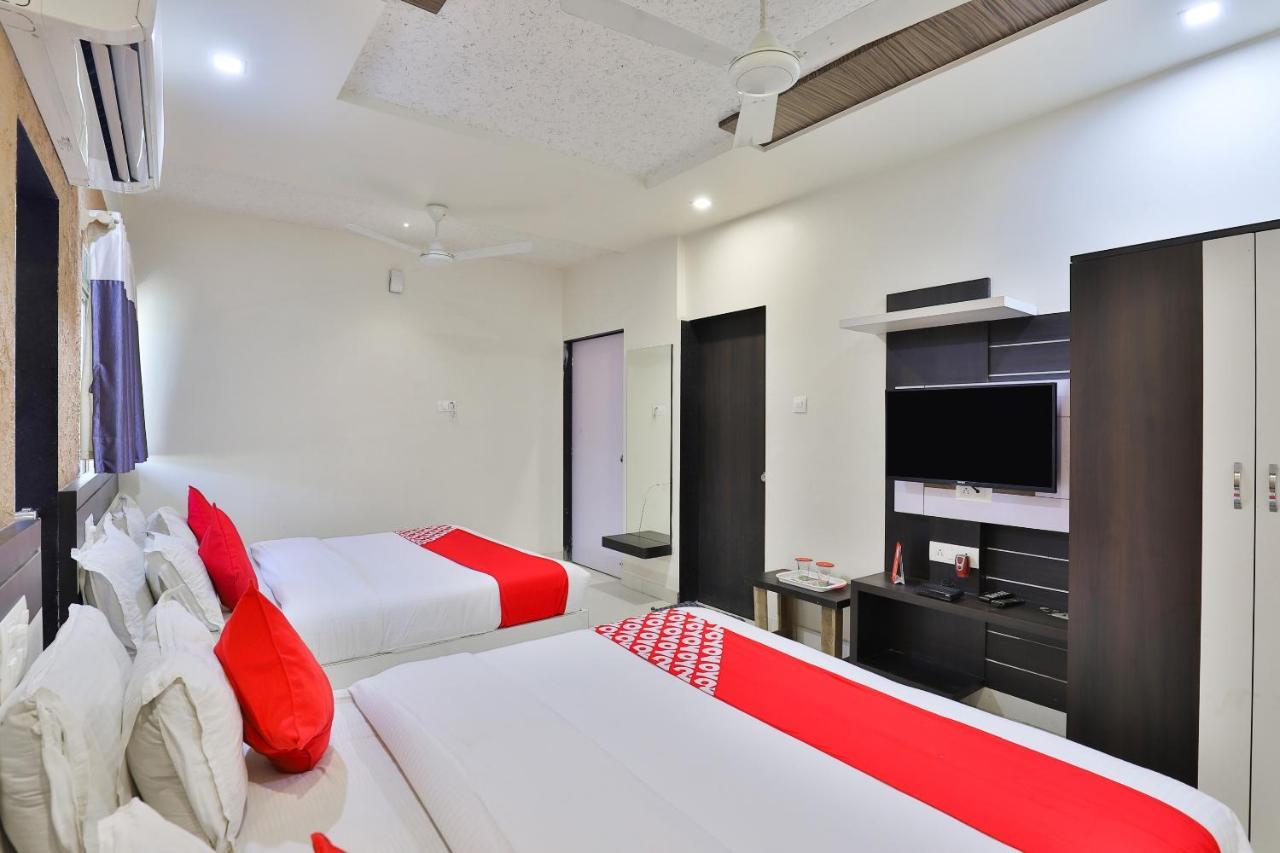 Oyo 18807 Vrajbhoomi Hotel Somnāth Buitenkant foto