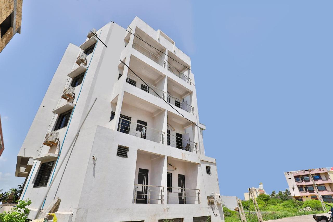 Oyo 18807 Vrajbhoomi Hotel Somnāth Buitenkant foto